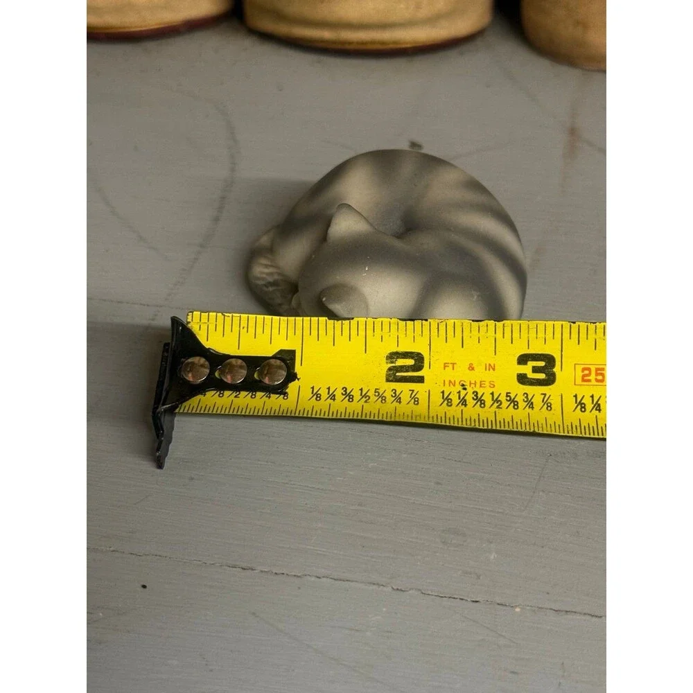 Vintage Avon 1984 Sleeping Gray Tabby Cat Figurine Ceramic Kitty Shelf Decor 3”